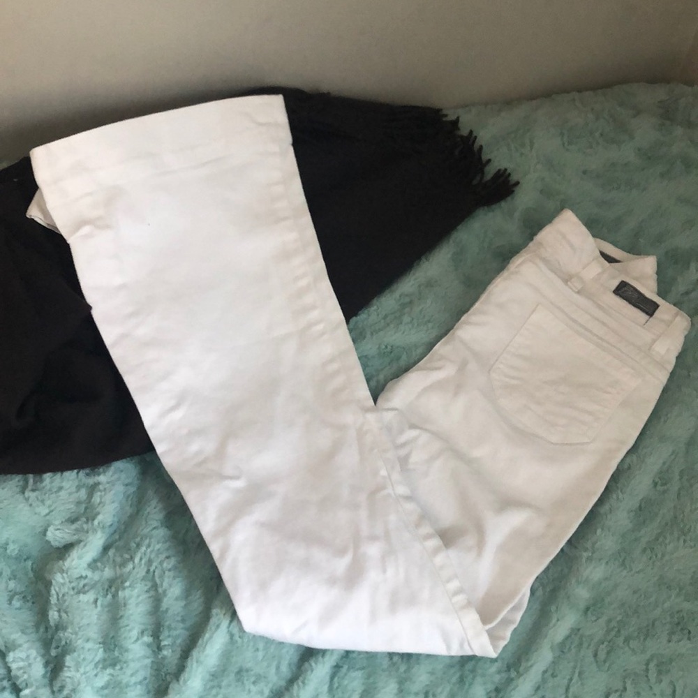 White flare jeans💫